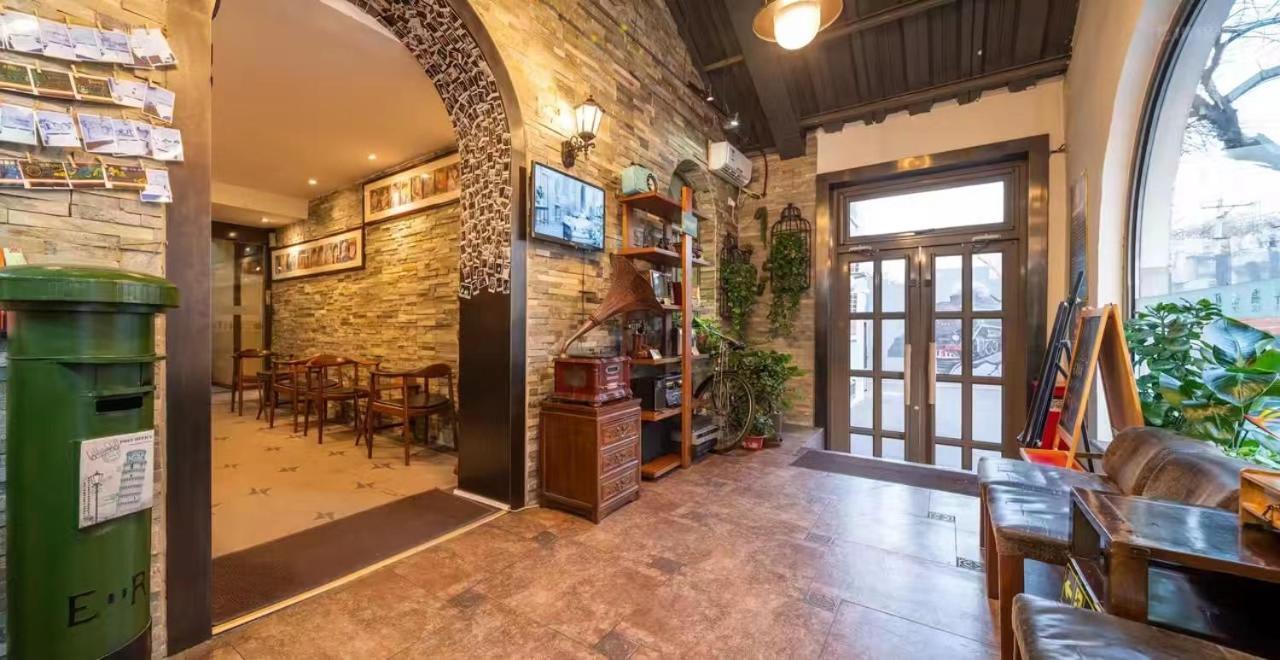 Nostalgia Hotel Beijing Guozijian Ghost Street - Near Beijing Lama Temple, Beihai Park, Jingshan Park, Drum Tower, Houhai Bar Street, Tian'Anmen Square, Located In Beijing Traditional Hutongs, 5 Minutes Away From Beixinqiao Metro Station Exterior photo